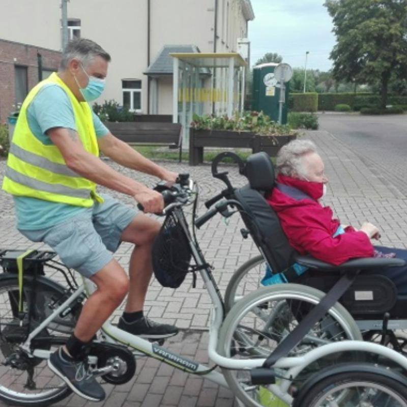 Rolstoelfiets Frits Rolstoelfiets Frits Maria Boodschap Niel
